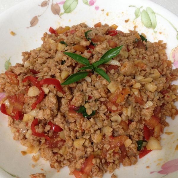 扒完三碗飯! 泰式打拋豬 食譜 : laigogo一起做