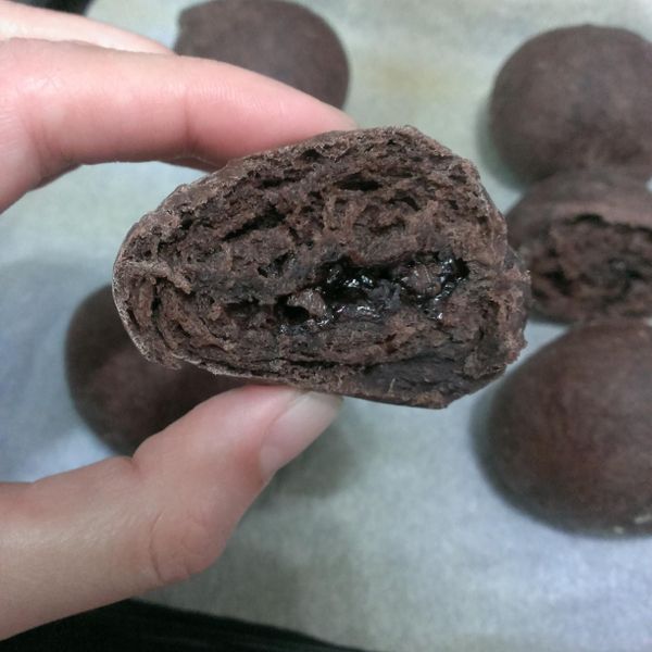 胖達人。黑眼豆豆~ 巧克力麵包。影片教學：Claire Lin 一起做