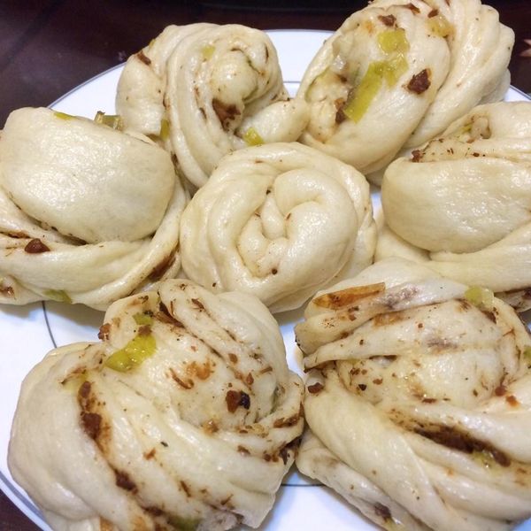 炸醬花捲【維力炸醬】 : 蕃茄一起做