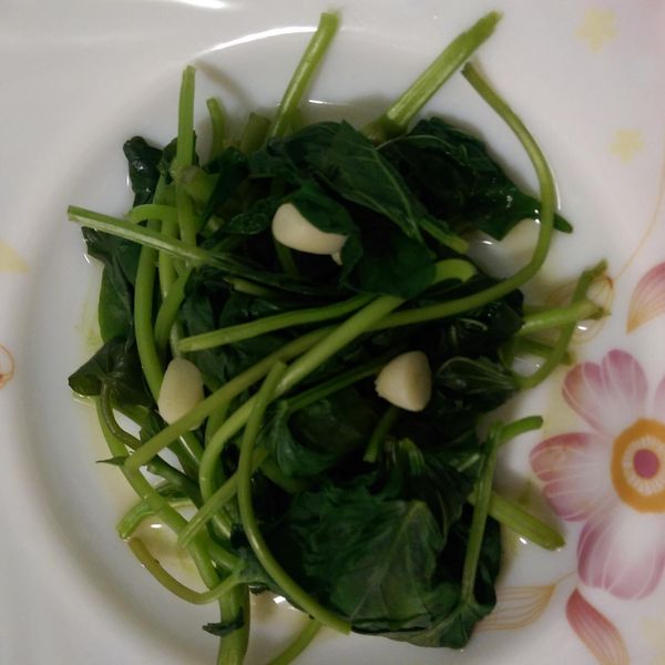 [綠色蔬菜]蒜香地瓜葉：~※荔蒂貓※~ 一起做