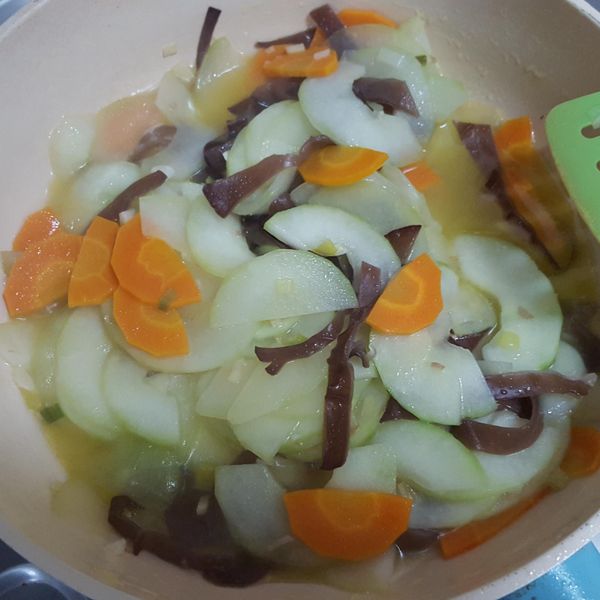 黑木耳炒大黃瓜 : 金 嬡涃一起做