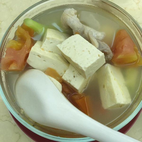 春日靚湯 ~ 香菜牛肉豆腐蕃茄湯：Shiuwen Liu 一起做