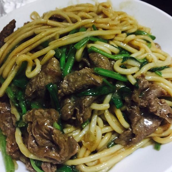 沙茶牛肉炒麵 : Tinty花花一起做