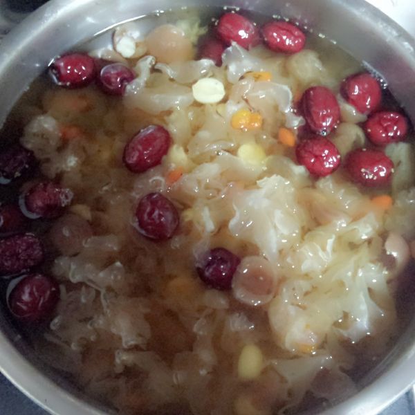 ㄚ曼達的廚房~【趁熱品嚐】蜂蜜蓮子白木耳湯：楊莉筠 一起做