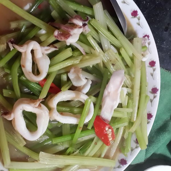 芹菜炒花枝 : Doris Wang一起做