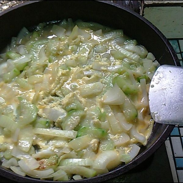 洋蔥滑蛋絲瓜：Akaw Siang 一起做