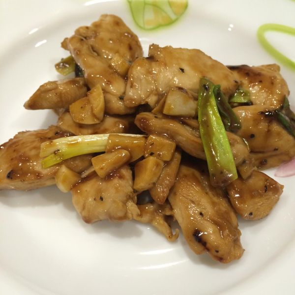 【蔥爆里肌肉】備料簡單。料理快速：Yi Chun Kuo 一起做