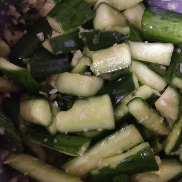 涼拌蒜味小黃瓜 : Judy Chi一起做