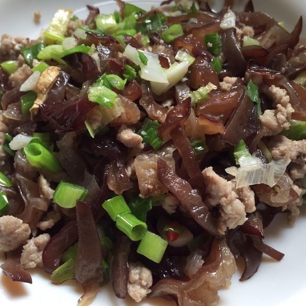 【厚生廚房】肉末炒木耳：Helen 一起做