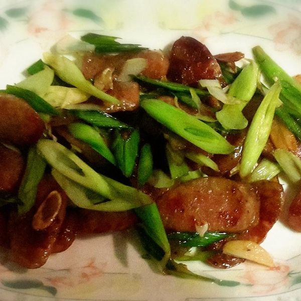 蒜苗香腸 : Ruer Wang一起做