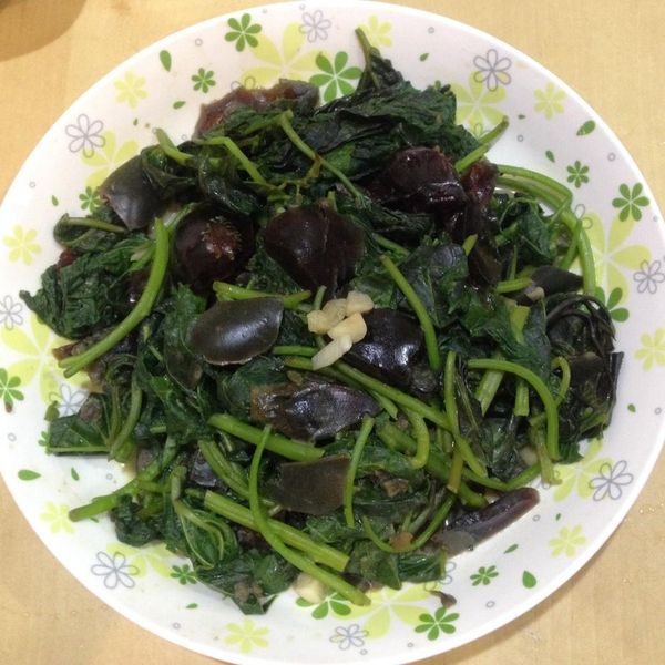 皮蛋炒地瓜葉 : 美聲貴妃一起做