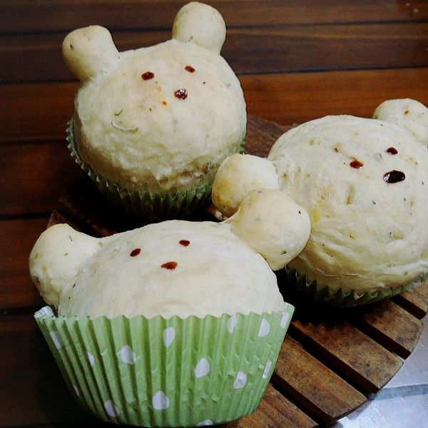 可愛小熊探出頭來~蘋果麵包：Karen Liu 一起做