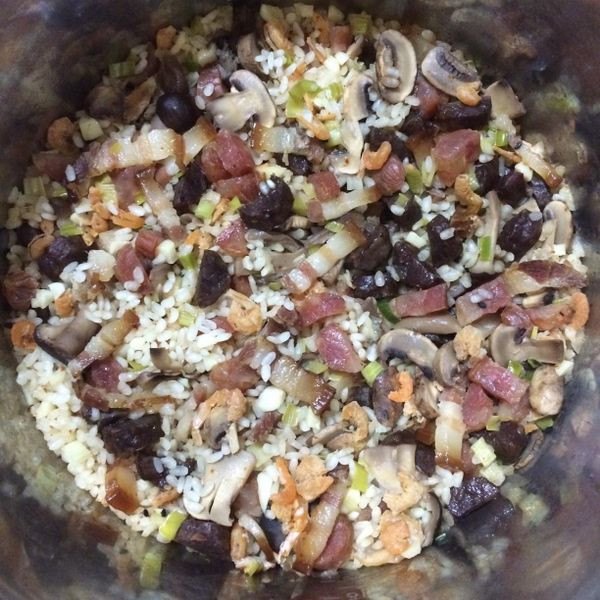 臘味煲仔飯：毛哥 一起做