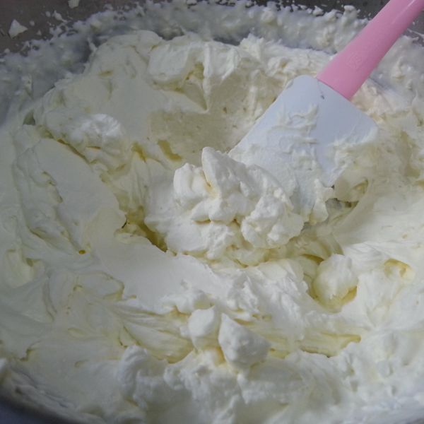 影音示範 如何打發鮮奶油 香醍鮮奶油:小魚儿 一起做