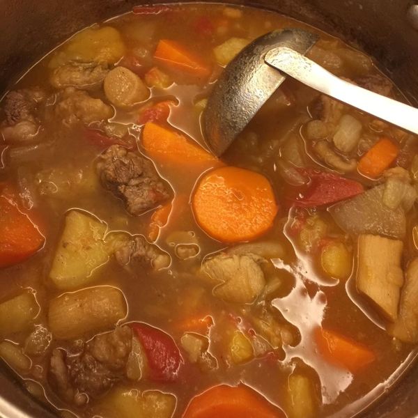 蔬菜燉牛肉 : Meiggie Jhang一起做