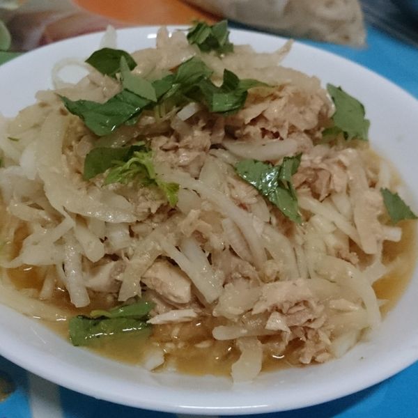 涼拌洋蔥鮪魚：陳素幸 一起做