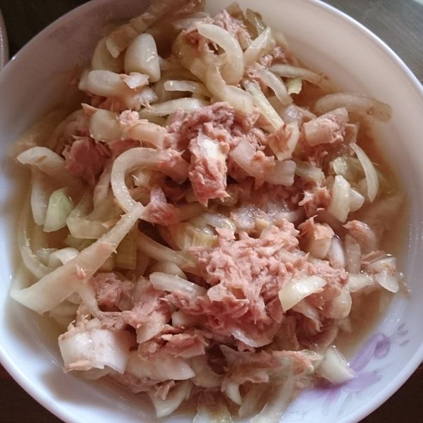 涼拌洋蔥鮪魚：Wei Zheng 一起做