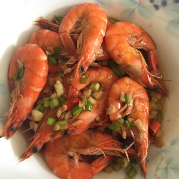 蔥爆蒜蝦。淬釀年菜料理:Louise Cheng 一起做