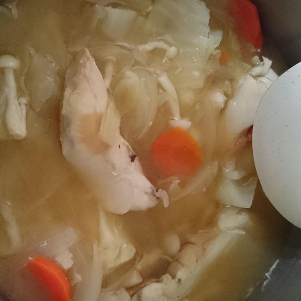 電鍋疊煮味增蔬菜肉片湯 : 彤一起做