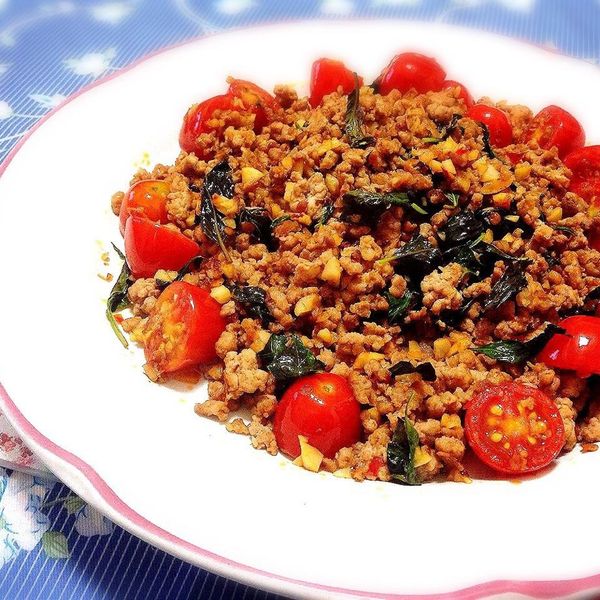 扒完三碗飯! 泰式打拋豬 食譜 : Jen Shiow Yeh一起做