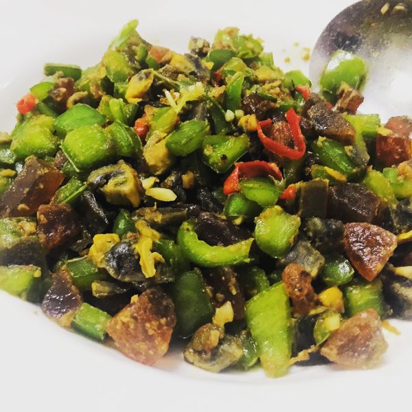 青椒炒皮蛋:Egg Chiou 一起做