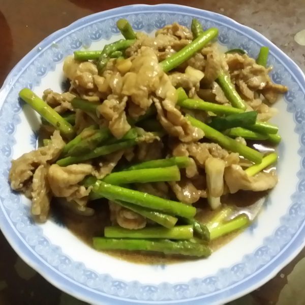 【蔥爆里肌肉】備料簡單。料理快速：楊琍婷 一起做