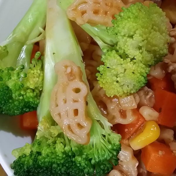 蕃茄蔬菜肉醬麋鹿通心麵：薛淑芳 一起做