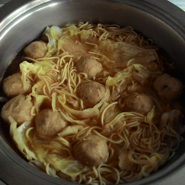 超方便~火鍋肉丸子煮泡麵：維尼 一起做