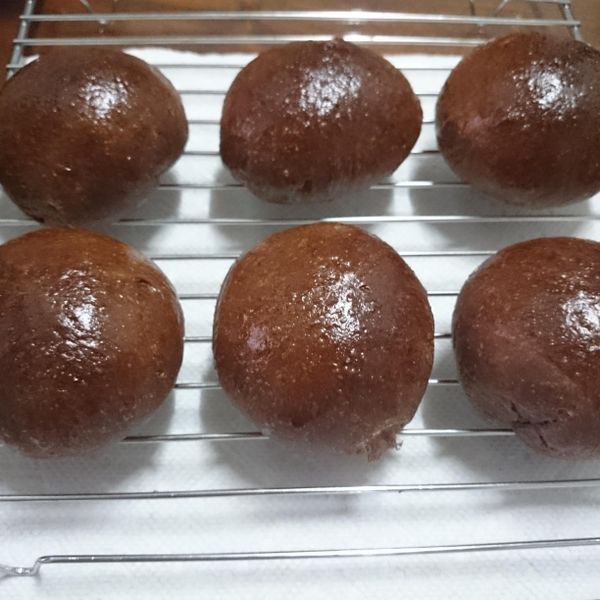 胖達人。黑眼豆豆~ 巧克力麵包。影片教學：Mimi Chuang 一起做