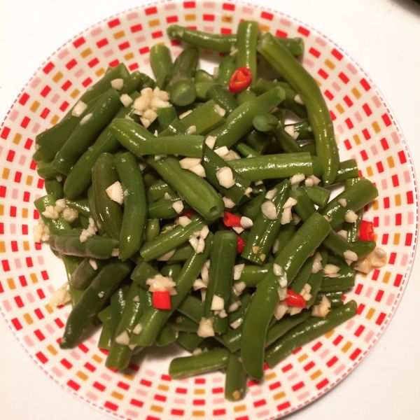 涼拌四季豆：小魚寶 一起做