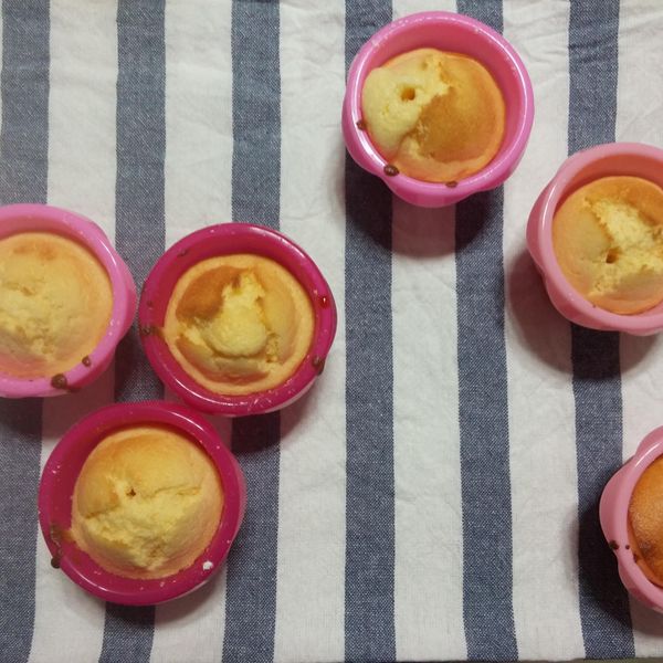 柳橙小蛋糕 : 嘴饞的小屁孩一起做