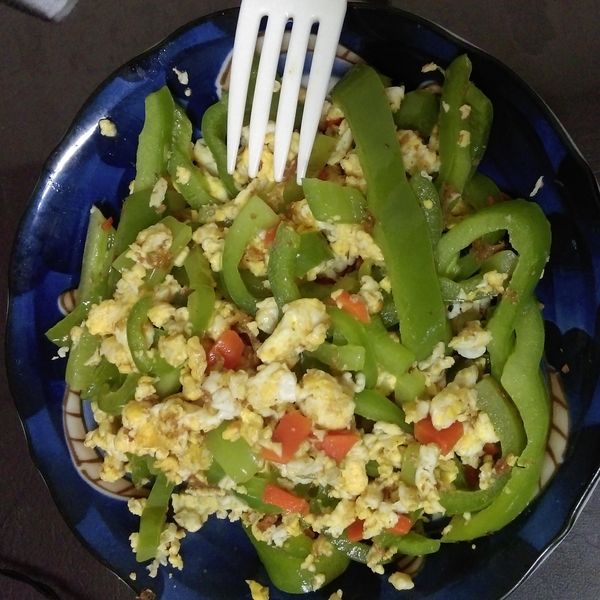 青椒炒蛋：李明憶 一起做