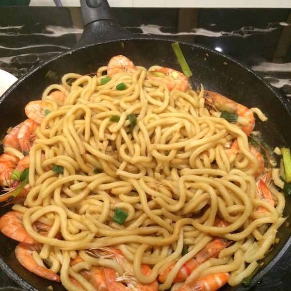 蒜蓉鮮蝦烏龍麵(家庭版)：文 一起做