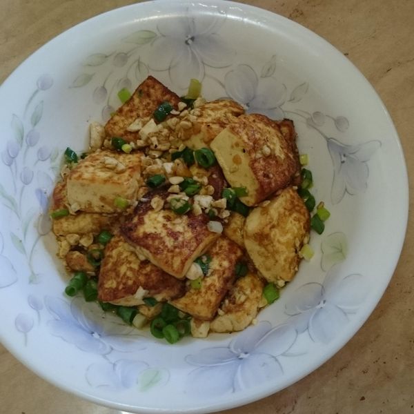 金沙豆腐 : 碎糖果一起做