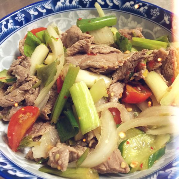 【哇菜影音食譜】泰式酸辣牛肉片：亮馨馨 一起做