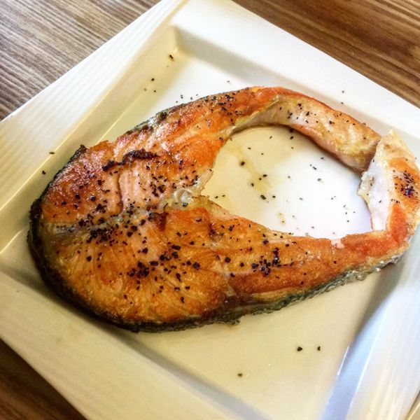 香煎鮭魚 : 愷俐小廚娘一起做