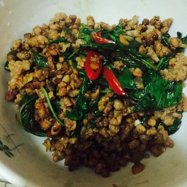 扒完三碗飯! 泰式打拋豬 食譜 : 陳小靜一起做