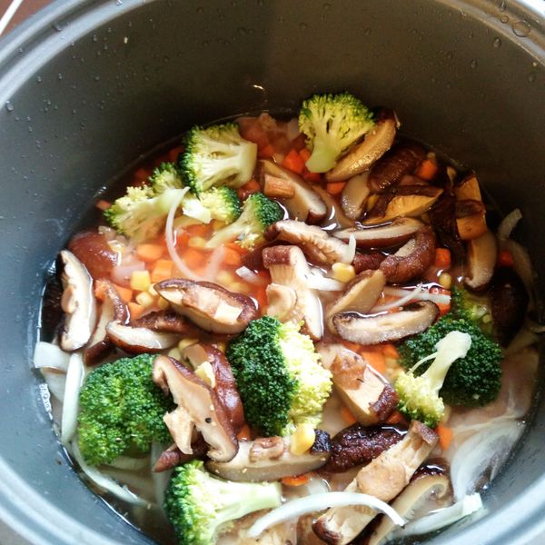 【電鍋食譜】野菇雞肉炊飯：Sandy Hsu 一起做