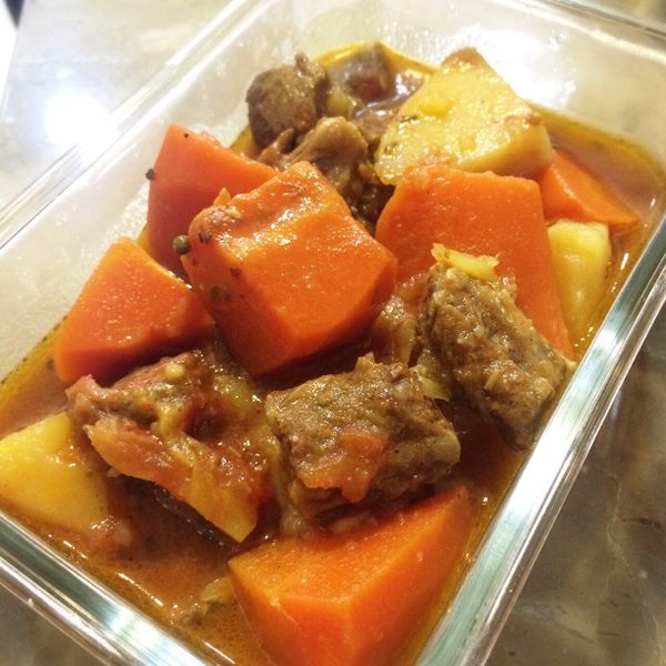 簡易啤酒燉牛肉：𝓡𝓮𝓷𝓮𝓮 ♥ 一起做