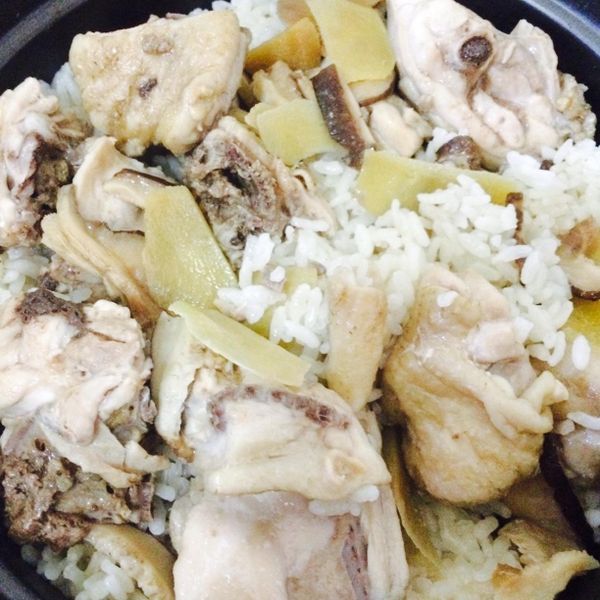 用電鍋煮"麻油雞飯"~香氣誘人好美味!!：✨睿寶媽咪✨ 一起做