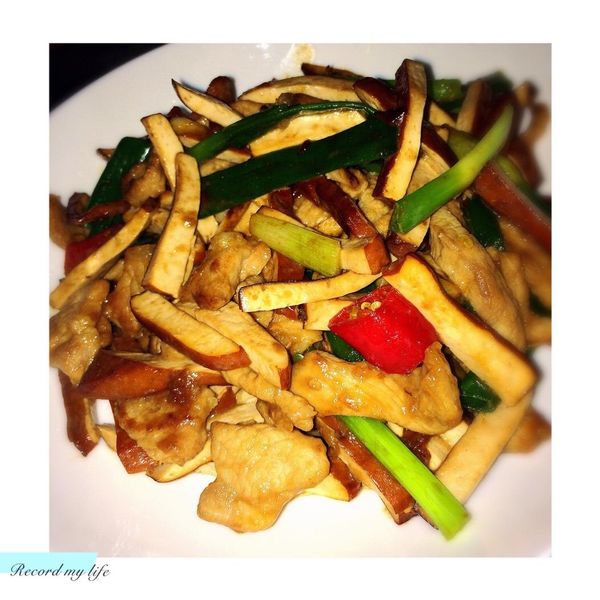 婆婆也誇獎。超簡單的豆干炒肉絲 ! : 陳小伶一起做