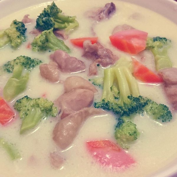 奶油燉雞肉：F廚房 一起做