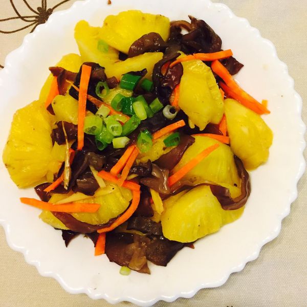鳳梨炒黑木耳 : 卓瑞蘭一起做