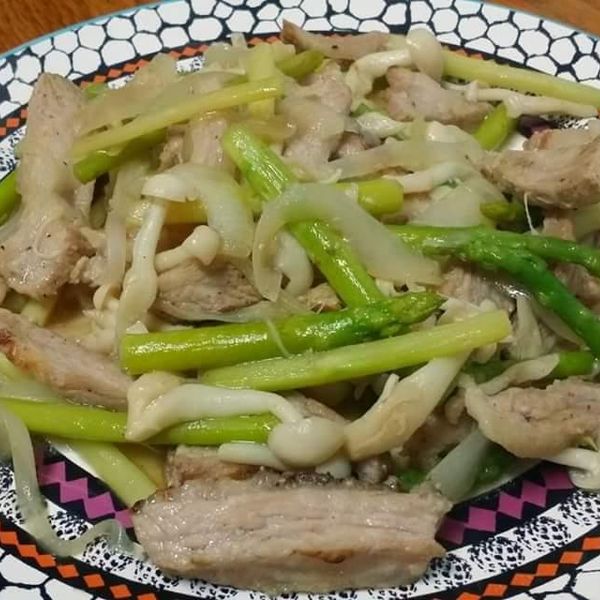 貝兒實驗室。鹽麴松阪豬炒野菜:ellen 一起做