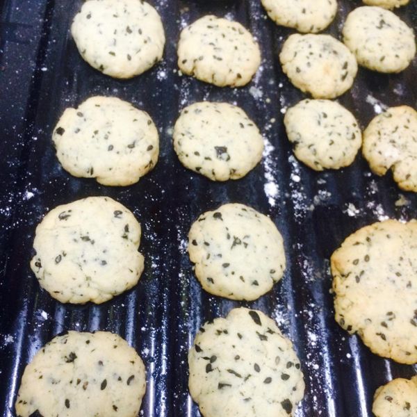 黑芝麻海苔餅乾：Fiona Yanyan 一起做