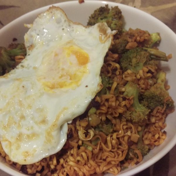 《深夜食堂》*炒泡麵*～💛💛 : Emily  Hsieh一起做