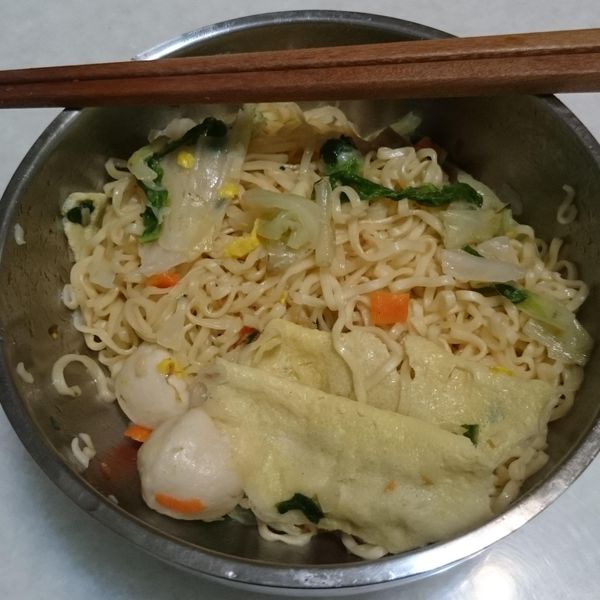 《深夜食堂》*炒泡麵*～💛💛 : Lishang一起做