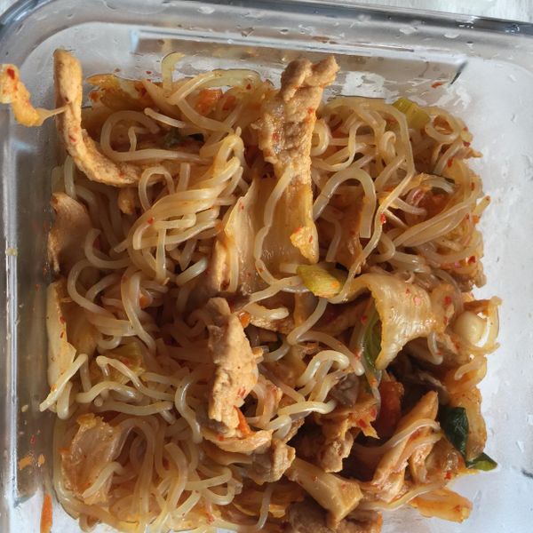 韓式泡菜豬肉炒雪麵：Pei Fang Hsu 一起做