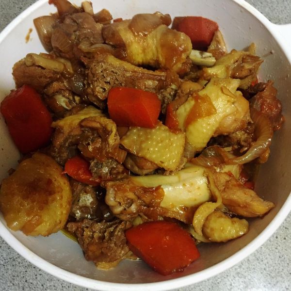 懶人妻的超簡單料理～「洋蔥紅燒雞」：娃娃 一起做