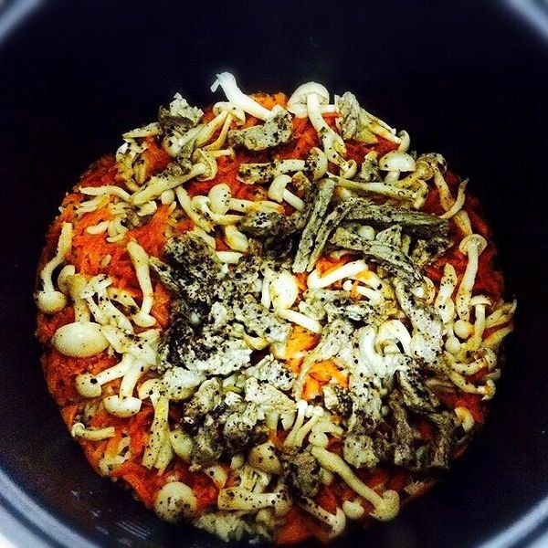 【電鍋食譜】野菇雞肉炊飯：Yuchen Yang 一起做